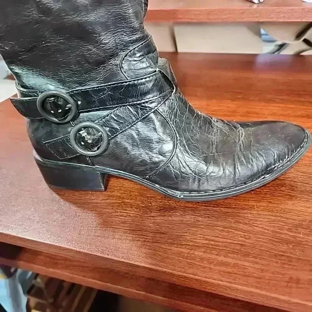 Born Crown Crackeled leather tall western boots. Size 6.5